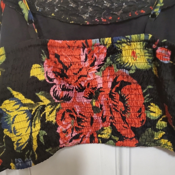Band of Gypsies floral and lace crop top-like new - Picture 4 of 5